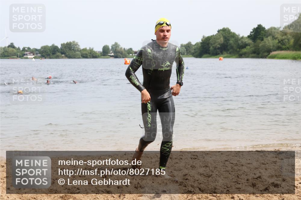 15.06.2025 - 27. Vierlanden-Triathlon Lena Gebhardt http://msf.ph/oto/8027185 15.06.2025 10:59:45 Schwimmen 641, 668, 727 meine-sportfotos.de