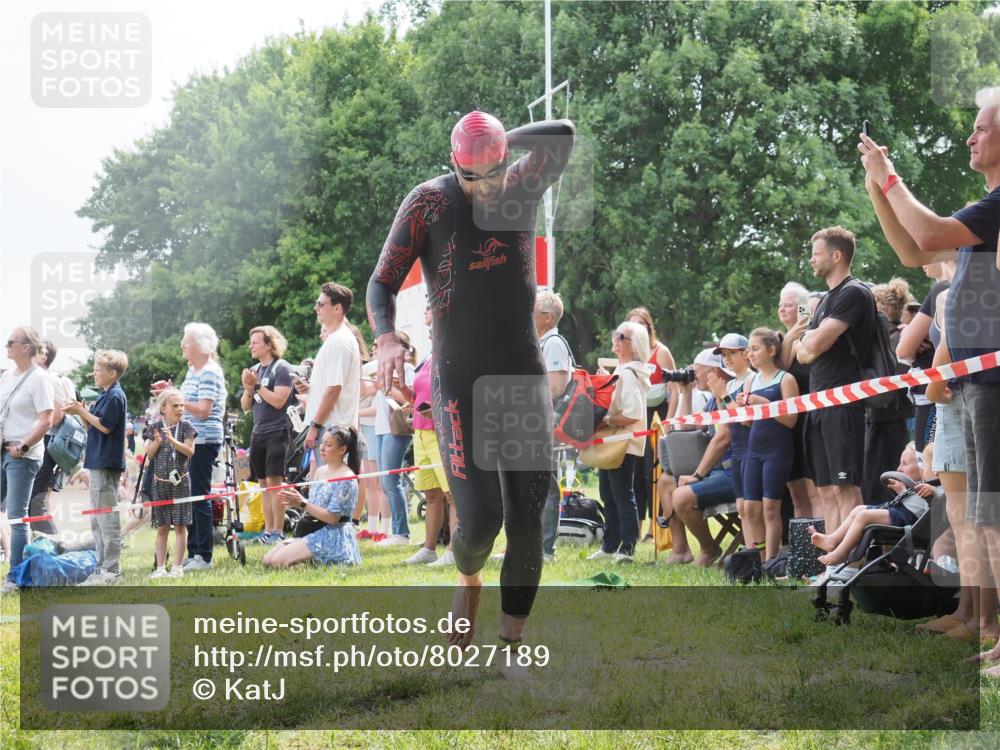 15.06.2025 - 27. Vierlanden-Triathlon KatJ http://msf.ph/oto/8027189 15.06.2025 11:00:44 Schwimmen 649, 678, 699, 723 meine-sportfotos.de