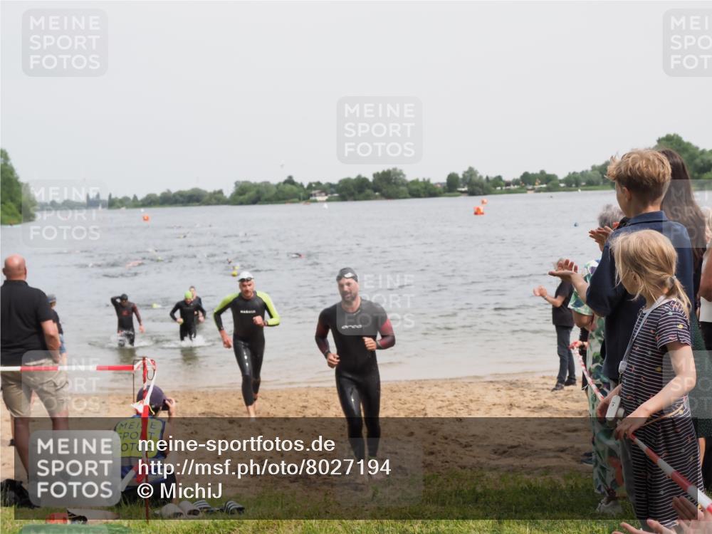 21.06.2025 - 27. Vierlanden-Triathlon MichiJ http://msf.ph/oto/8027194 15.06.2026 10:57:48 Schwimmen 686, 705, 738, 774 meine-sportfotos.de