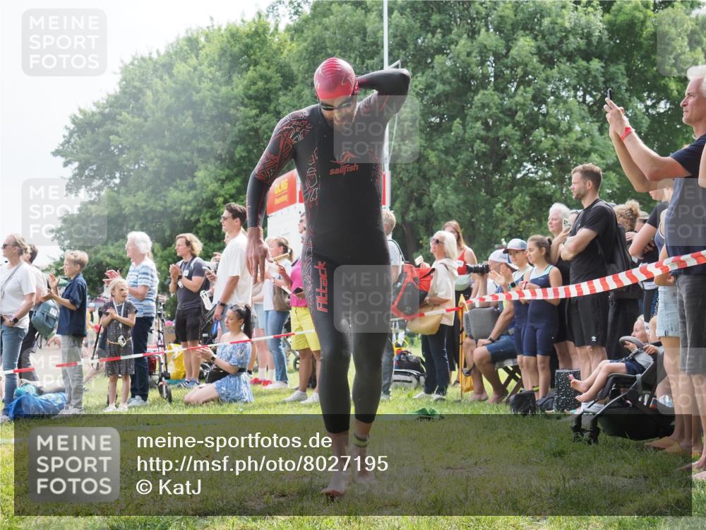 15.06.2025 - 27. Vierlanden-Triathlon KatJ http://msf.ph/oto/8027195 15.06.2025 11:00:44 Schwimmen 649, 678, 699, 723 meine-sportfotos.de