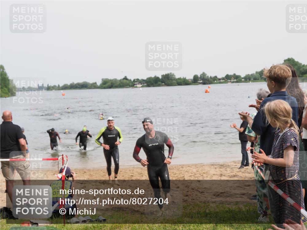 21.06.2025 - 27. Vierlanden-Triathlon MichiJ http://msf.ph/oto/8027204 15.06.2026 10:57:49 Schwimmen 686, 705, 738, 774 meine-sportfotos.de