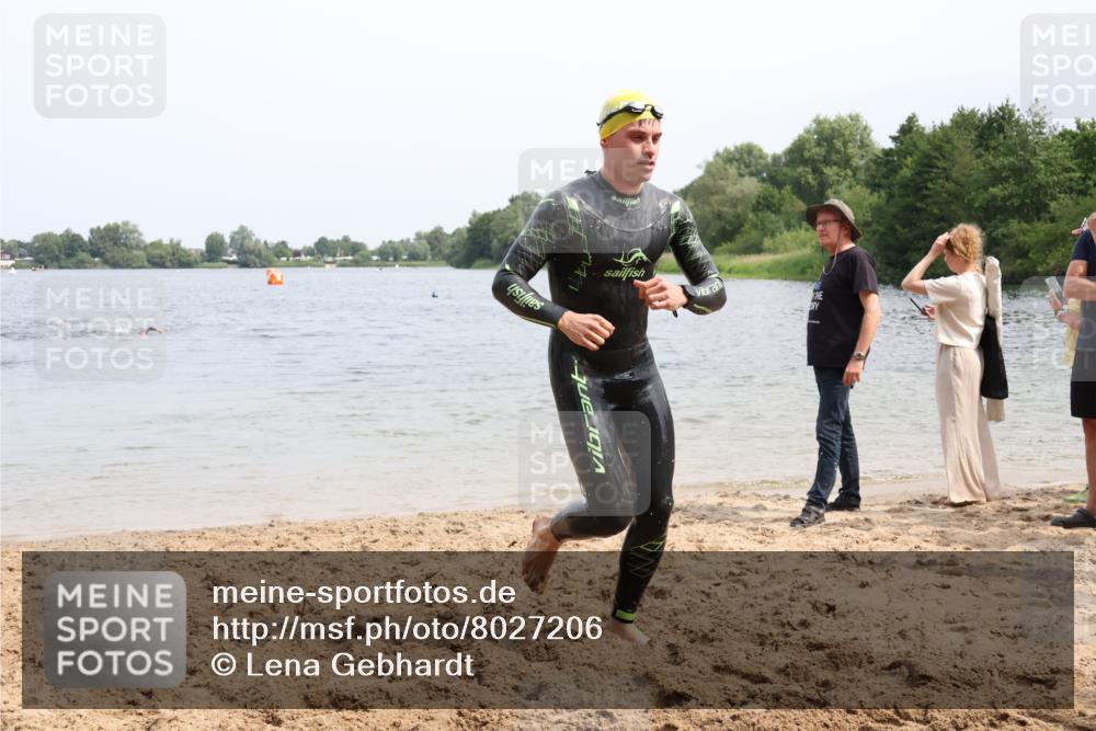 15.06.2025 - 27. Vierlanden-Triathlon Lena Gebhardt http://msf.ph/oto/8027206 15.06.2025 10:59:45 Schwimmen 641, 668, 727 meine-sportfotos.de