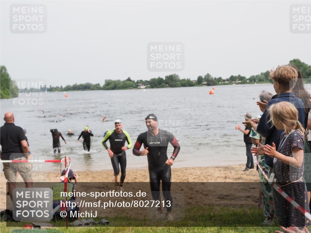 21.06.2025 - 27. Vierlanden-Triathlon MichiJ http://msf.ph/oto/8027213 15.06.2026 10:57:49 Schwimmen 686, 705, 738, 774 meine-sportfotos.de