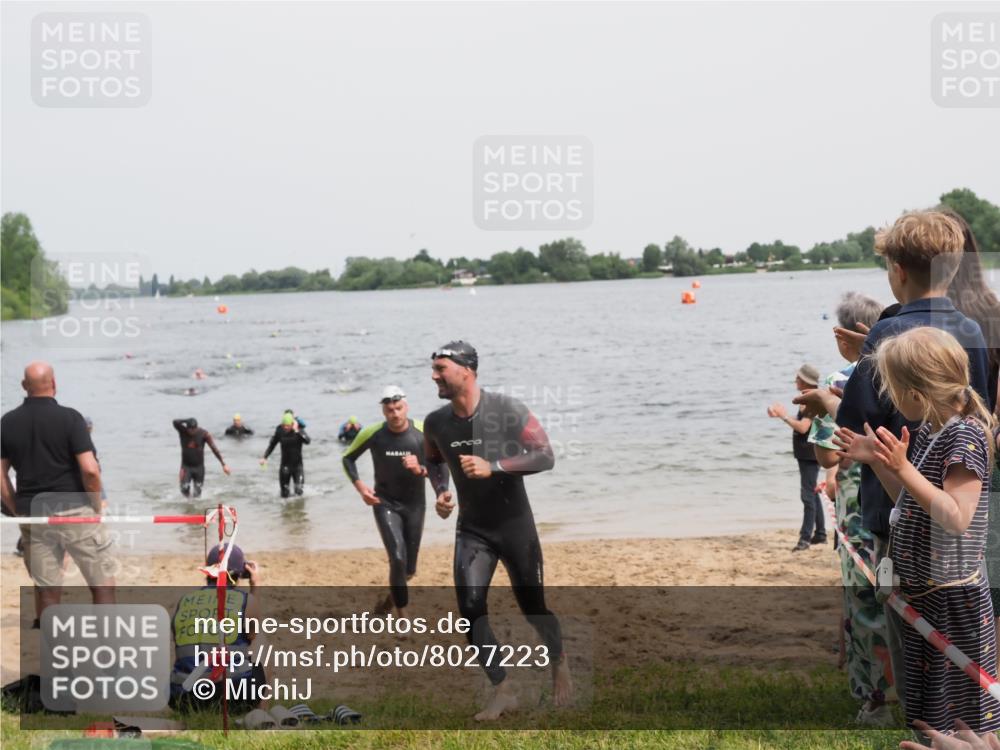 21.06.2025 - 27. Vierlanden-Triathlon MichiJ http://msf.ph/oto/8027223 15.06.2026 10:57:49 Schwimmen 686, 705, 738, 774 meine-sportfotos.de