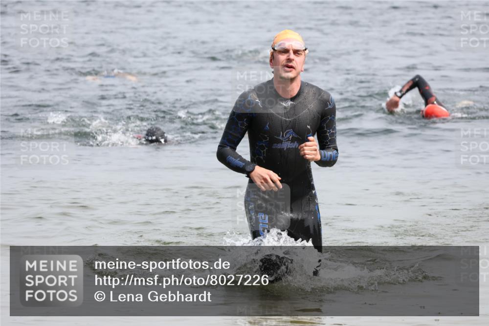 15.06.2025 - 27. Vierlanden-Triathlon Lena Gebhardt http://msf.ph/oto/8027226 15.06.2025 11:00:00 Schwimmen 708 meine-sportfotos.de