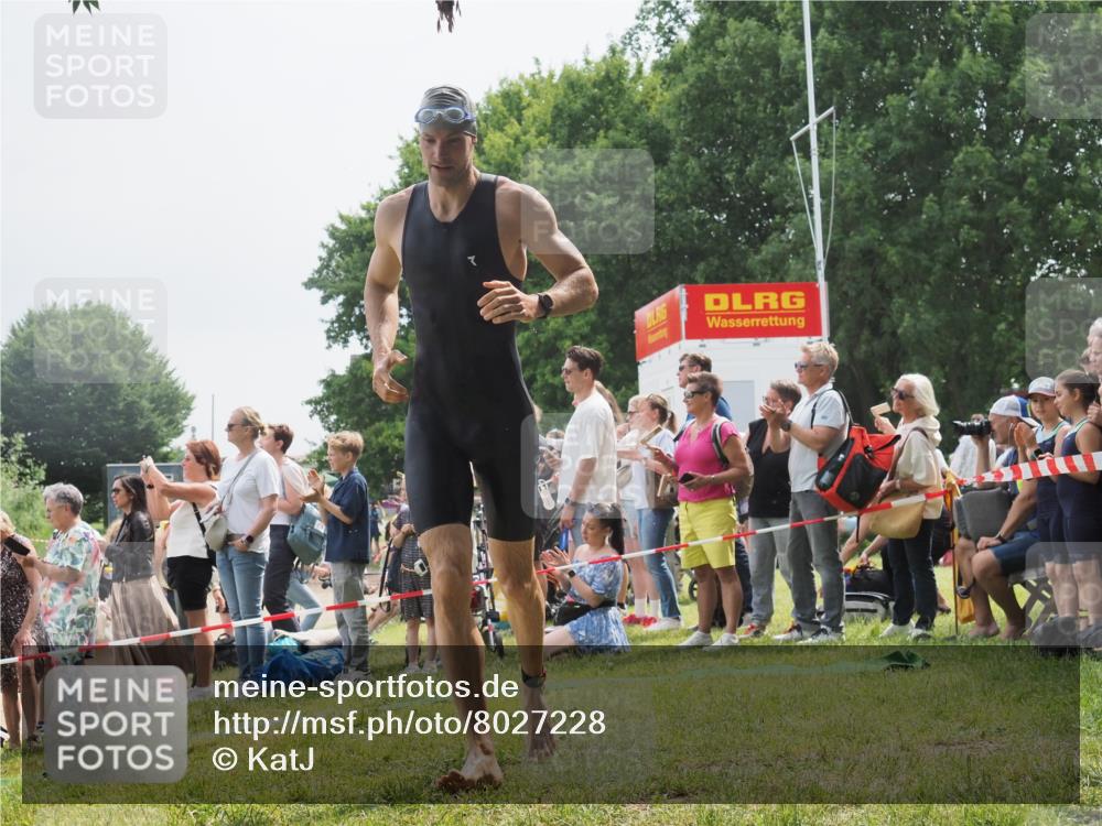 15.06.2025 - 27. Vierlanden-Triathlon KatJ http://msf.ph/oto/8027228 15.06.2025 11:00:46 Schwimmen 649, 678, 681, 699, 723 meine-sportfotos.de