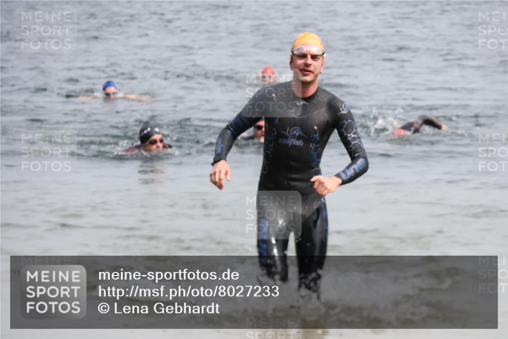 15.06.2025 - 27. Vierlanden-Triathlon Lena Gebhardt http://msf.ph/oto/8027233 15.06.2025 11:00:01 Schwimmen 708 meine-sportfotos.de