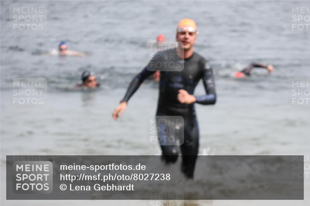 15.06.2025 - 27. Vierlanden-Triathlon Lena Gebhardt http://msf.ph/oto/8027238 15.06.2025 11:00:01 Schwimmen 708 meine-sportfotos.de