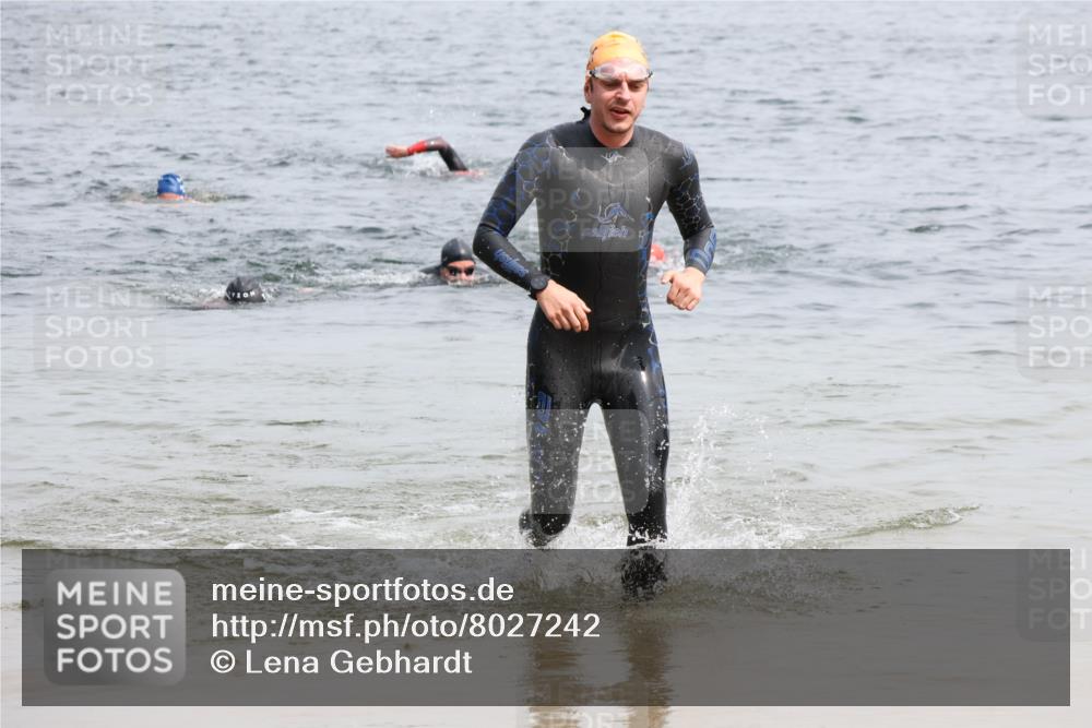 15.06.2025 - 27. Vierlanden-Triathlon Lena Gebhardt http://msf.ph/oto/8027242 15.06.2025 11:00:02 Schwimmen 708 meine-sportfotos.de
