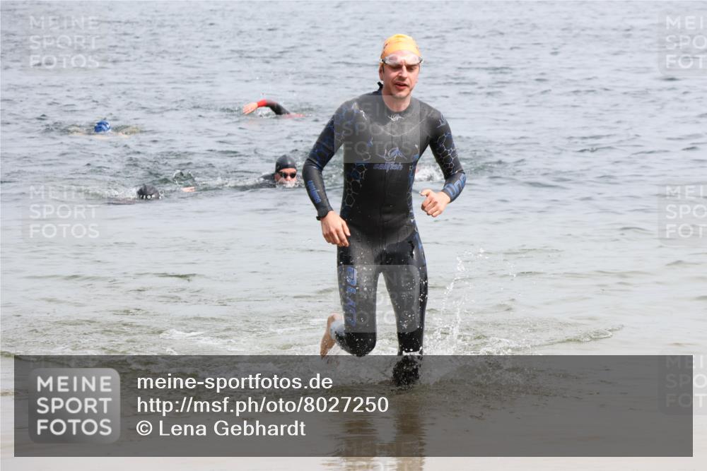 15.06.2025 - 27. Vierlanden-Triathlon Lena Gebhardt http://msf.ph/oto/8027250 15.06.2025 11:00:02 Schwimmen 708 meine-sportfotos.de