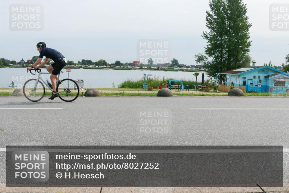 21.06.2025 - 27. Vierlanden-Triathlon H.Heesch http://msf.ph/oto/8027252 15.06.2025 11:21:01 Radfahren 93, 856, 921 meine-sportfotos.de