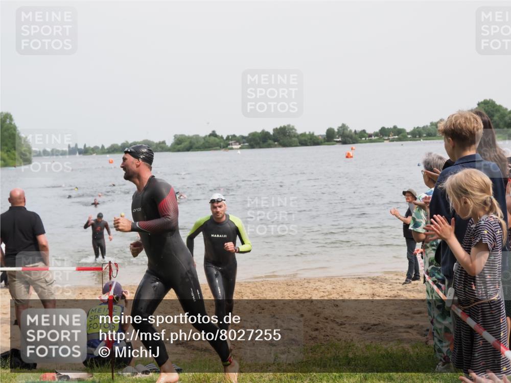 21.06.2025 - 27. Vierlanden-Triathlon MichiJ http://msf.ph/oto/8027255 15.06.2026 10:57:50 Schwimmen 686, 705, 738, 774 meine-sportfotos.de