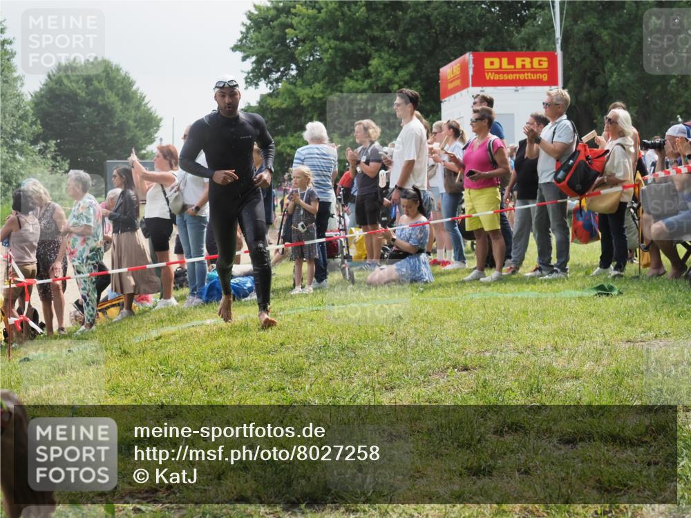 15.06.2025 - 27. Vierlanden-Triathlon KatJ http://msf.ph/oto/8027258 15.06.2025 11:00:48 Schwimmen 637, 649, 678, 681, 699, 723 meine-sportfotos.de