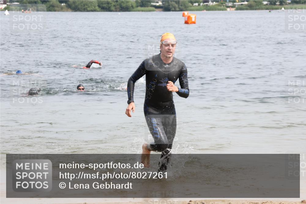 15.06.2025 - 27. Vierlanden-Triathlon Lena Gebhardt http://msf.ph/oto/8027261 15.06.2025 11:00:03 Schwimmen 708 meine-sportfotos.de
