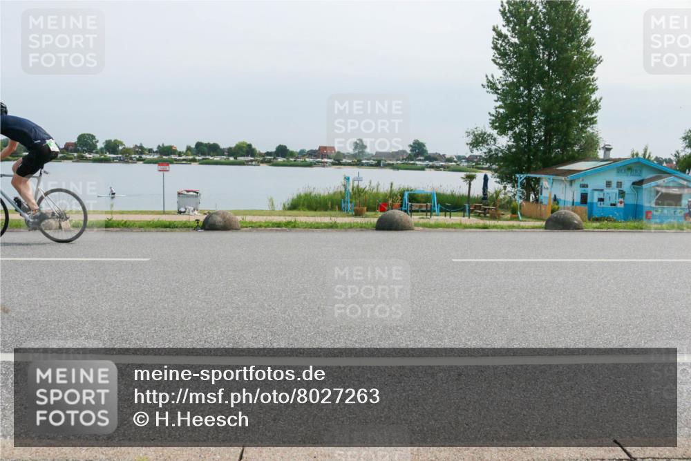 21.06.2025 - 27. Vierlanden-Triathlon H.Heesch http://msf.ph/oto/8027263 15.06.2025 11:21:01 Radfahren 93, 856, 921 meine-sportfotos.de
