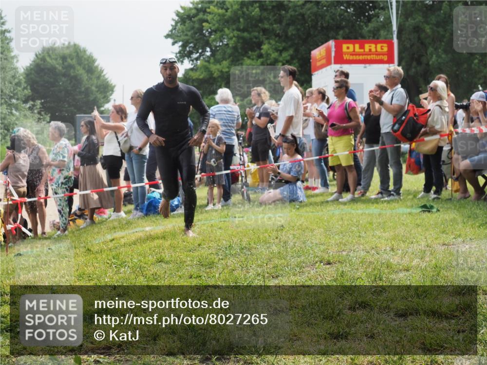 15.06.2025 - 27. Vierlanden-Triathlon KatJ http://msf.ph/oto/8027265 15.06.2025 11:00:48 Schwimmen 637, 649, 678, 681, 699, 723 meine-sportfotos.de