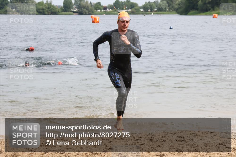 15.06.2025 - 27. Vierlanden-Triathlon Lena Gebhardt http://msf.ph/oto/8027275 15.06.2025 11:00:04 Schwimmen 708 meine-sportfotos.de