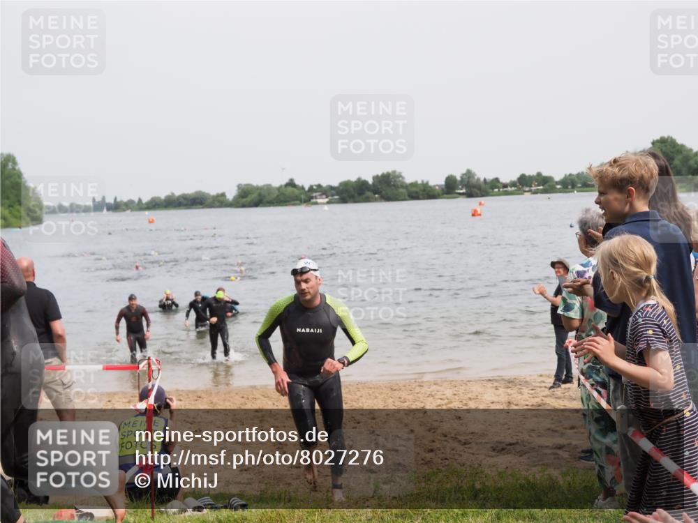 21.06.2025 - 27. Vierlanden-Triathlon MichiJ http://msf.ph/oto/8027276 15.06.2026 10:57:50 Schwimmen 686, 705, 738, 774 meine-sportfotos.de