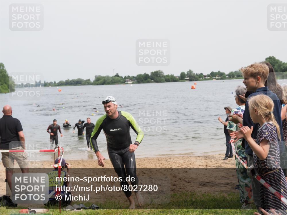 21.06.2025 - 27. Vierlanden-Triathlon MichiJ http://msf.ph/oto/8027280 15.06.2026 10:57:51 Schwimmen 686, 705, 738, 774 meine-sportfotos.de
