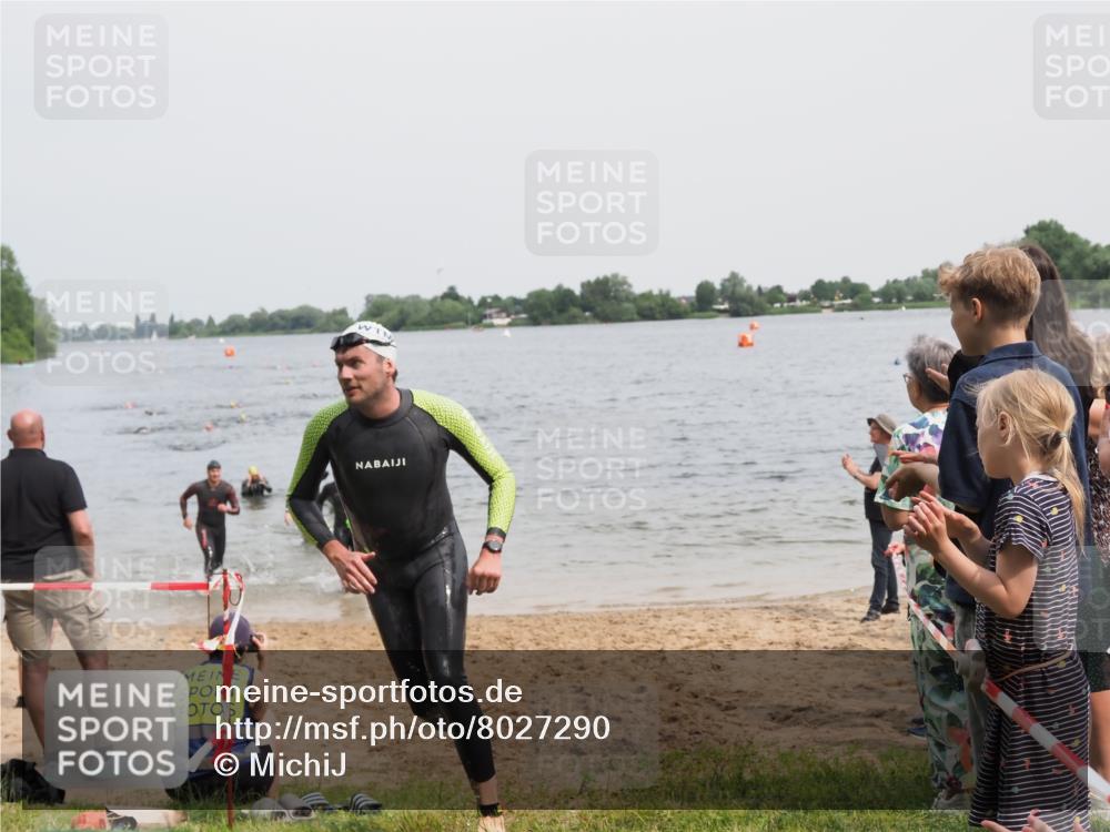 21.06.2025 - 27. Vierlanden-Triathlon MichiJ http://msf.ph/oto/8027290 15.06.2026 10:57:51 Schwimmen 686, 705, 738, 774 meine-sportfotos.de
