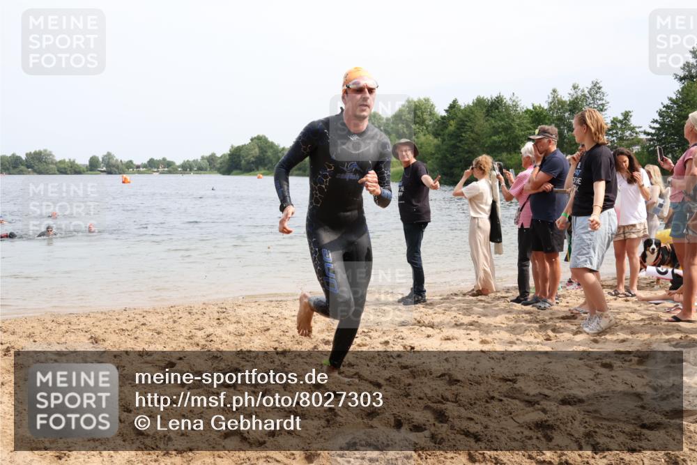 15.06.2025 - 27. Vierlanden-Triathlon Lena Gebhardt http://msf.ph/oto/8027303 15.06.2025 11:00:06 Schwimmen 708 meine-sportfotos.de