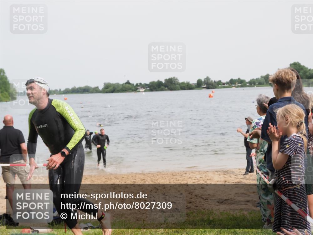 21.06.2025 - 27. Vierlanden-Triathlon MichiJ http://msf.ph/oto/8027309 15.06.2026 10:57:51 Schwimmen 686, 705, 738, 774 meine-sportfotos.de