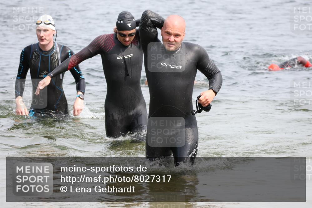 15.06.2025 - 27. Vierlanden-Triathlon Lena Gebhardt http://msf.ph/oto/8027317 15.06.2025 11:00:13 Schwimmen 657, 662, 694, 708, 731 meine-sportfotos.de