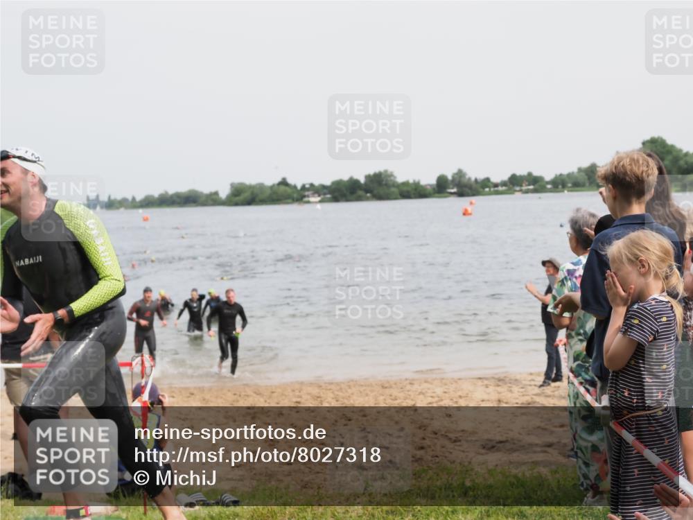 21.06.2025 - 27. Vierlanden-Triathlon MichiJ http://msf.ph/oto/8027318 15.06.2026 10:57:51 Schwimmen 686, 705, 738, 774 meine-sportfotos.de