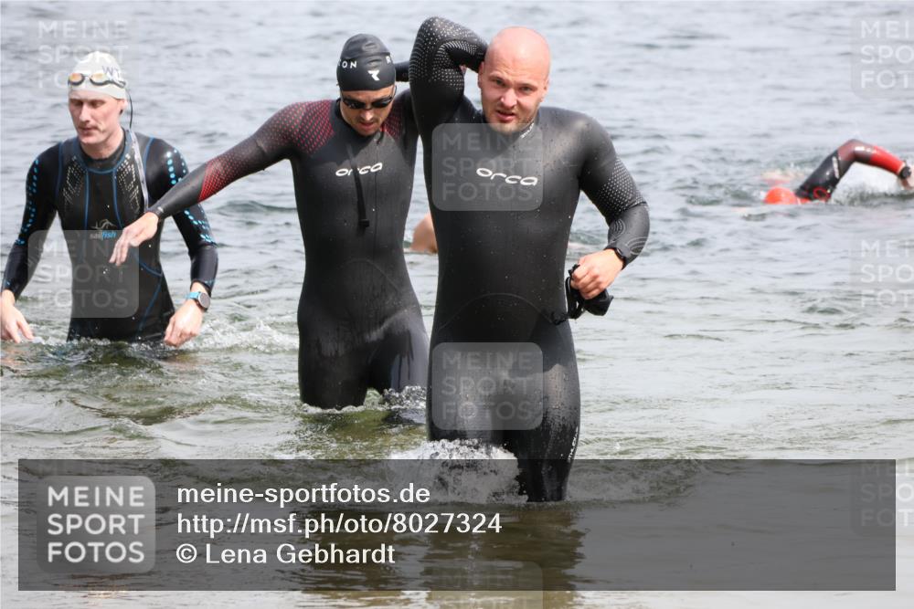 15.06.2025 - 27. Vierlanden-Triathlon Lena Gebhardt http://msf.ph/oto/8027324 15.06.2025 11:00:14 Schwimmen 646, 657, 662, 694, 708, 731 meine-sportfotos.de