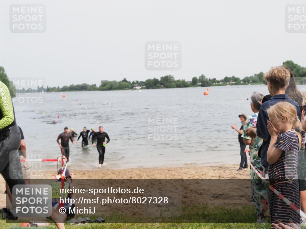 21.06.2025 - 27. Vierlanden-Triathlon MichiJ http://msf.ph/oto/8027328 15.06.2026 10:57:51 Schwimmen 686, 705, 738, 774 meine-sportfotos.de