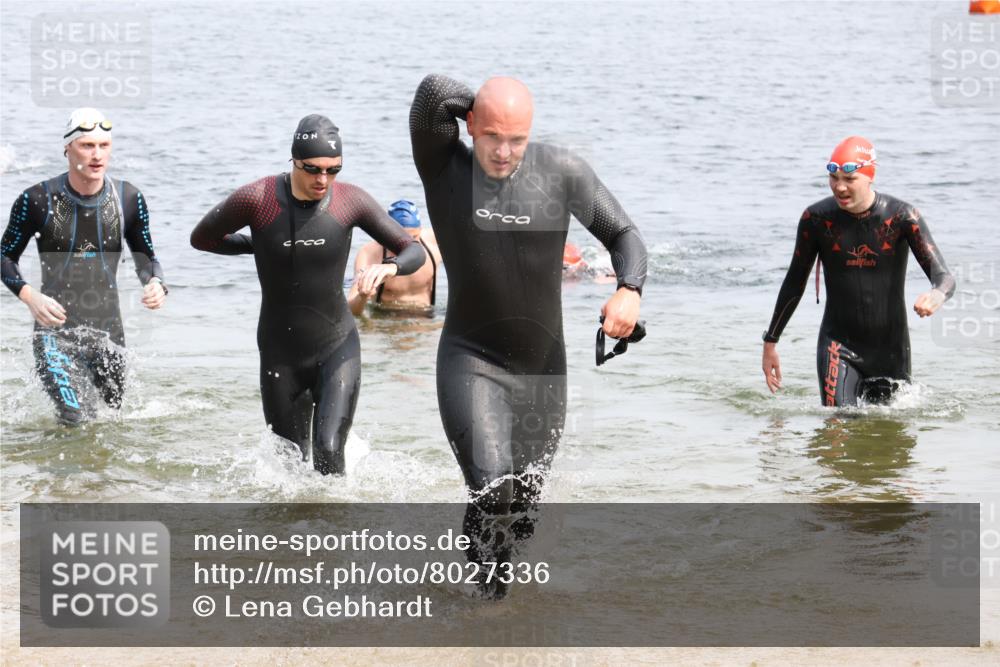 15.06.2025 - 27. Vierlanden-Triathlon Lena Gebhardt http://msf.ph/oto/8027336 15.06.2025 11:00:16 Schwimmen 646, 657, 662, 694, 714, 731 meine-sportfotos.de