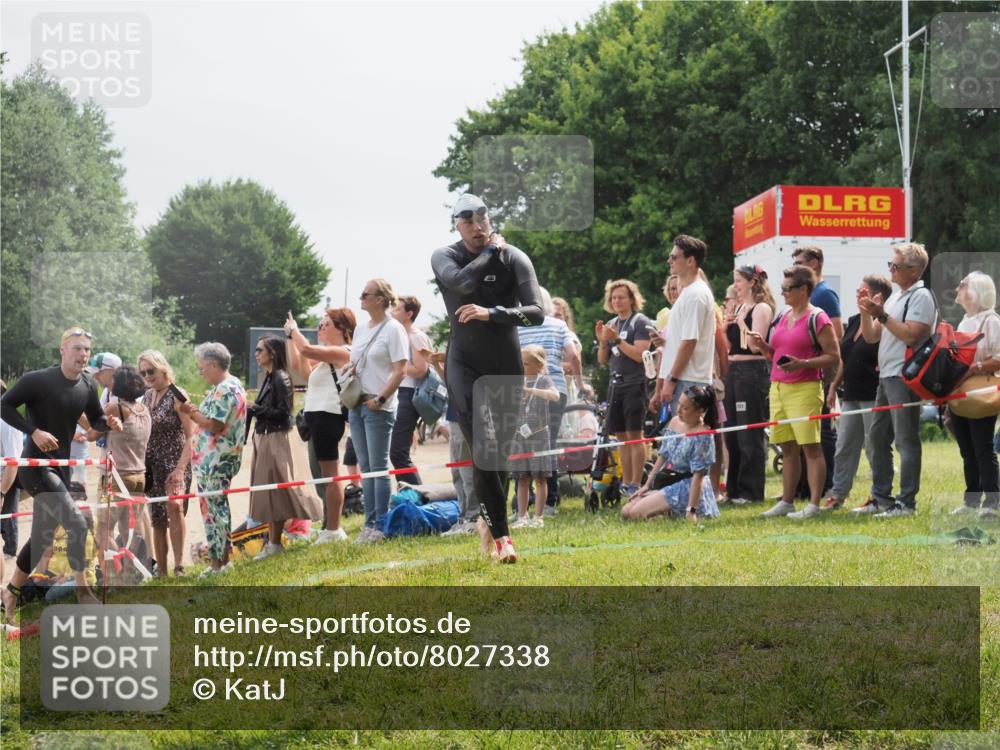 15.06.2025 - 27. Vierlanden-Triathlon KatJ http://msf.ph/oto/8027338 15.06.2025 11:00:52 Schwimmen 637, 678, 681, 699, 746 meine-sportfotos.de