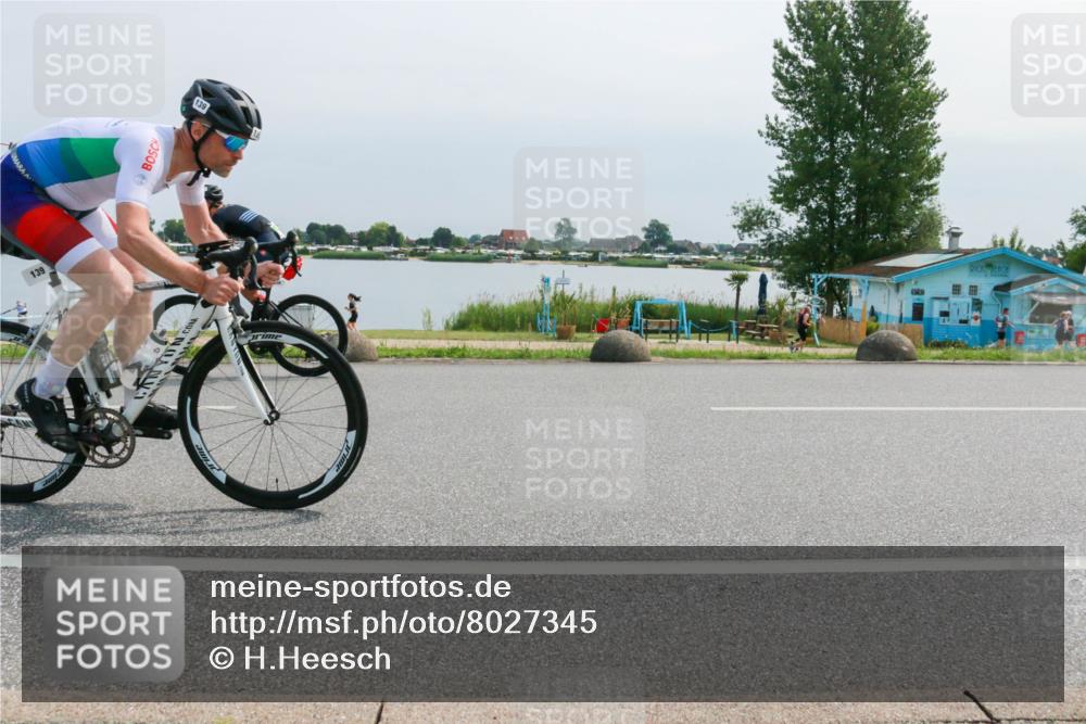 21.06.2025 - 27. Vierlanden-Triathlon H.Heesch http://msf.ph/oto/8027345 15.06.2025 11:21:18 Radfahren 139, 703, 928 meine-sportfotos.de
