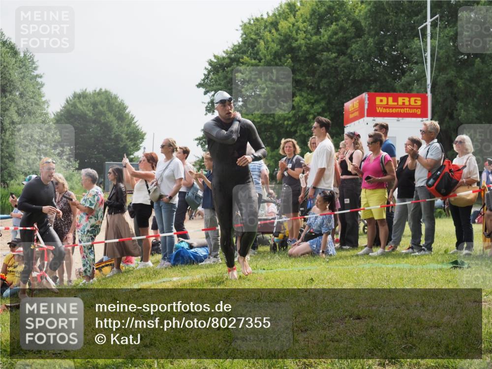 15.06.2025 - 27. Vierlanden-Triathlon KatJ http://msf.ph/oto/8027355 15.06.2025 11:00:52 Schwimmen 637, 678, 681, 699, 746 meine-sportfotos.de
