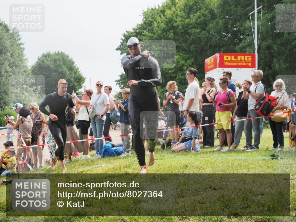15.06.2025 - 27. Vierlanden-Triathlon KatJ http://msf.ph/oto/8027364 15.06.2025 11:00:53 Schwimmen 637, 678, 681, 699, 746 meine-sportfotos.de