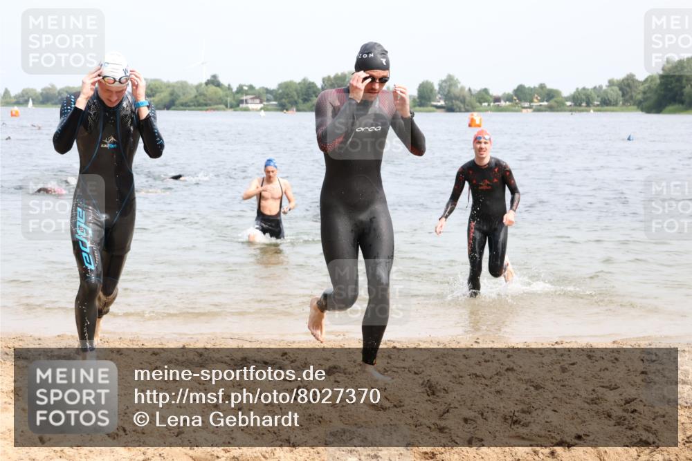 15.06.2025 - 27. Vierlanden-Triathlon Lena Gebhardt http://msf.ph/oto/8027370 15.06.2025 11:00:20 Schwimmen 646, 657, 662, 694, 714, 731 meine-sportfotos.de