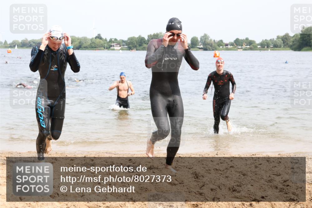 15.06.2025 - 27. Vierlanden-Triathlon Lena Gebhardt http://msf.ph/oto/8027373 15.06.2025 11:00:20 Schwimmen 646, 657, 662, 694, 714, 731 meine-sportfotos.de
