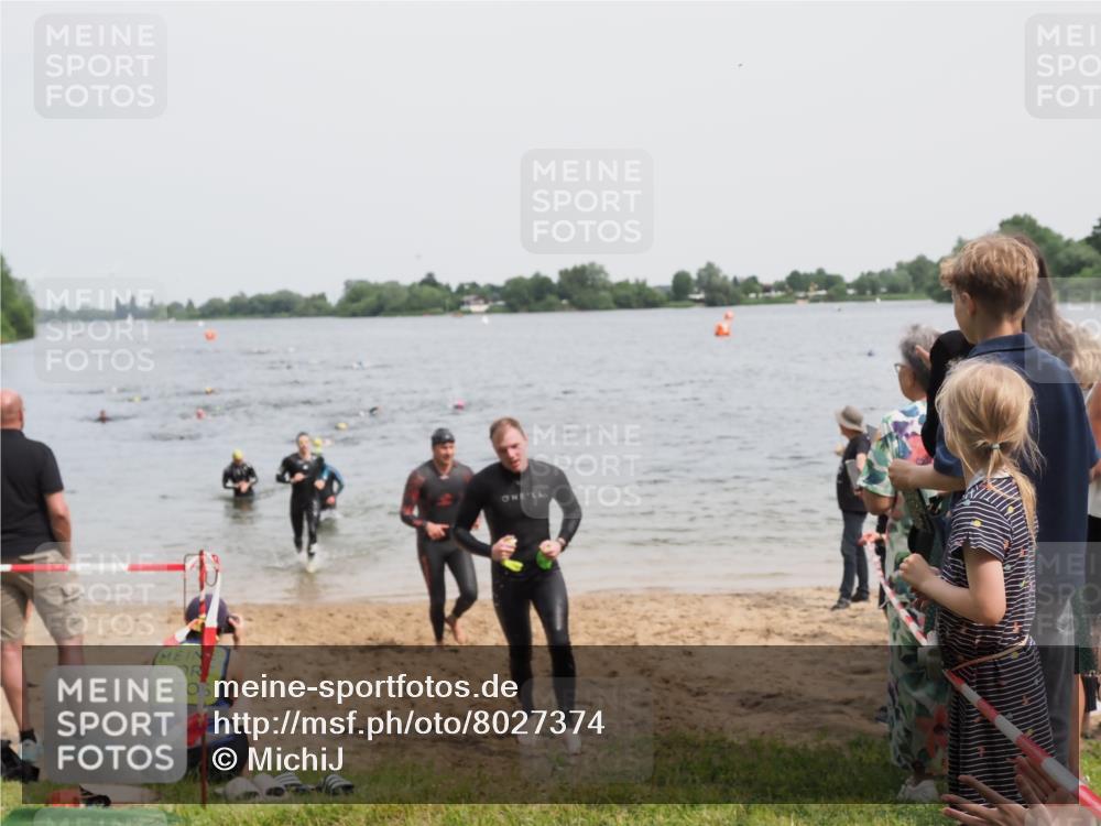 21.06.2025 - 27. Vierlanden-Triathlon MichiJ http://msf.ph/oto/8027374 15.06.2026 10:57:55 Schwimmen 647, 686, 705, 738, 774 meine-sportfotos.de