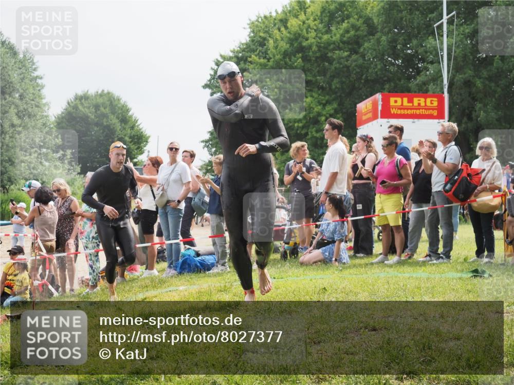 15.06.2025 - 27. Vierlanden-Triathlon KatJ http://msf.ph/oto/8027377 15.06.2025 11:00:53 Schwimmen 637, 678, 681, 699, 746 meine-sportfotos.de