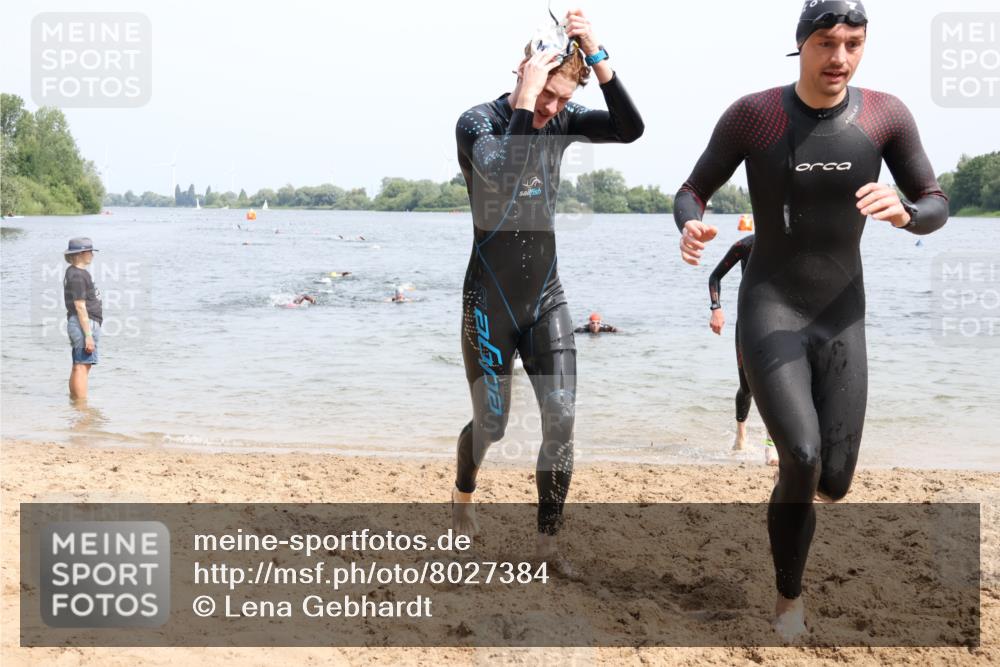 15.06.2025 - 27. Vierlanden-Triathlon Lena Gebhardt http://msf.ph/oto/8027384 15.06.2025 11:00:21 Schwimmen 646, 657, 662, 694, 714, 731 meine-sportfotos.de