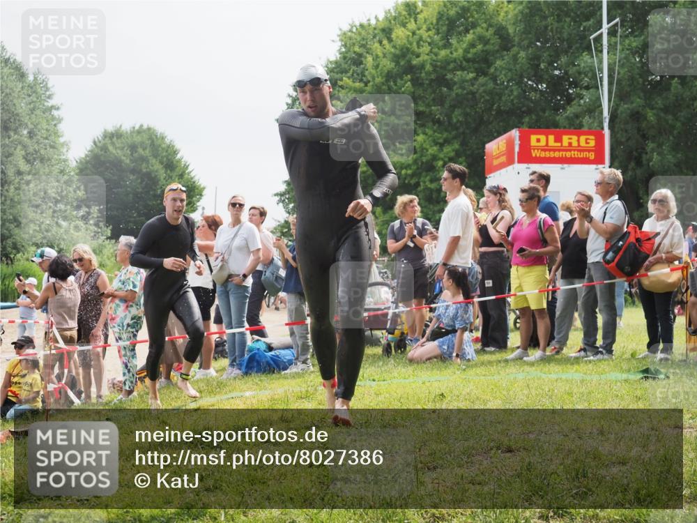15.06.2025 - 27. Vierlanden-Triathlon KatJ http://msf.ph/oto/8027386 15.06.2025 11:00:53 Schwimmen 637, 678, 681, 699, 746 meine-sportfotos.de