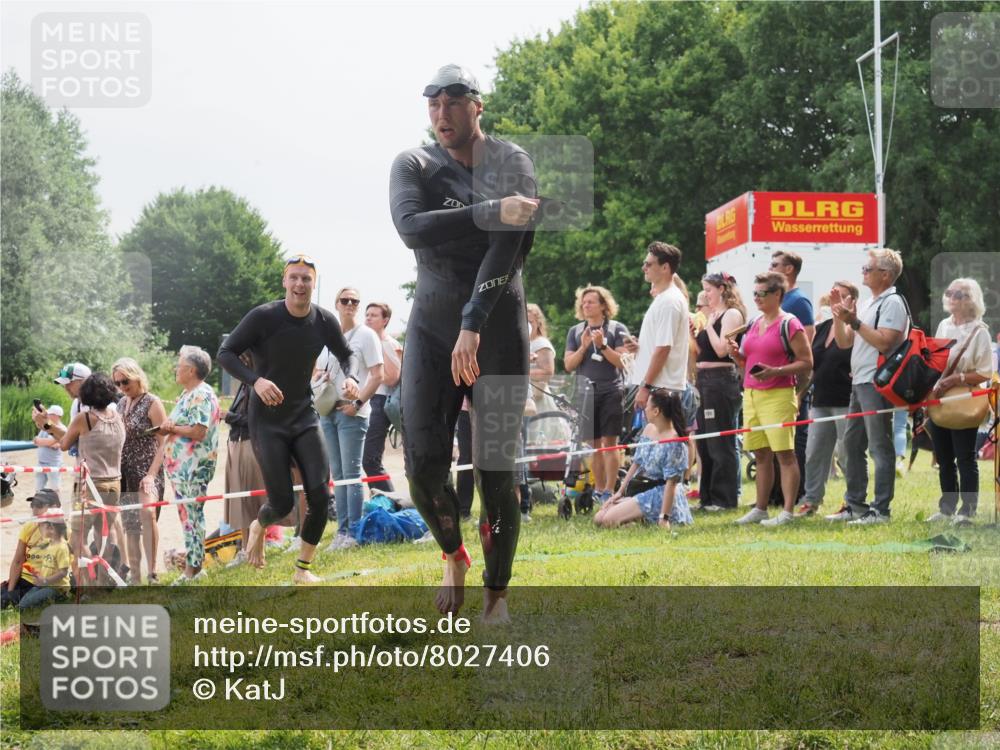 15.06.2025 - 27. Vierlanden-Triathlon KatJ http://msf.ph/oto/8027406 15.06.2025 11:00:54 Schwimmen 637, 678, 681, 699, 746 meine-sportfotos.de