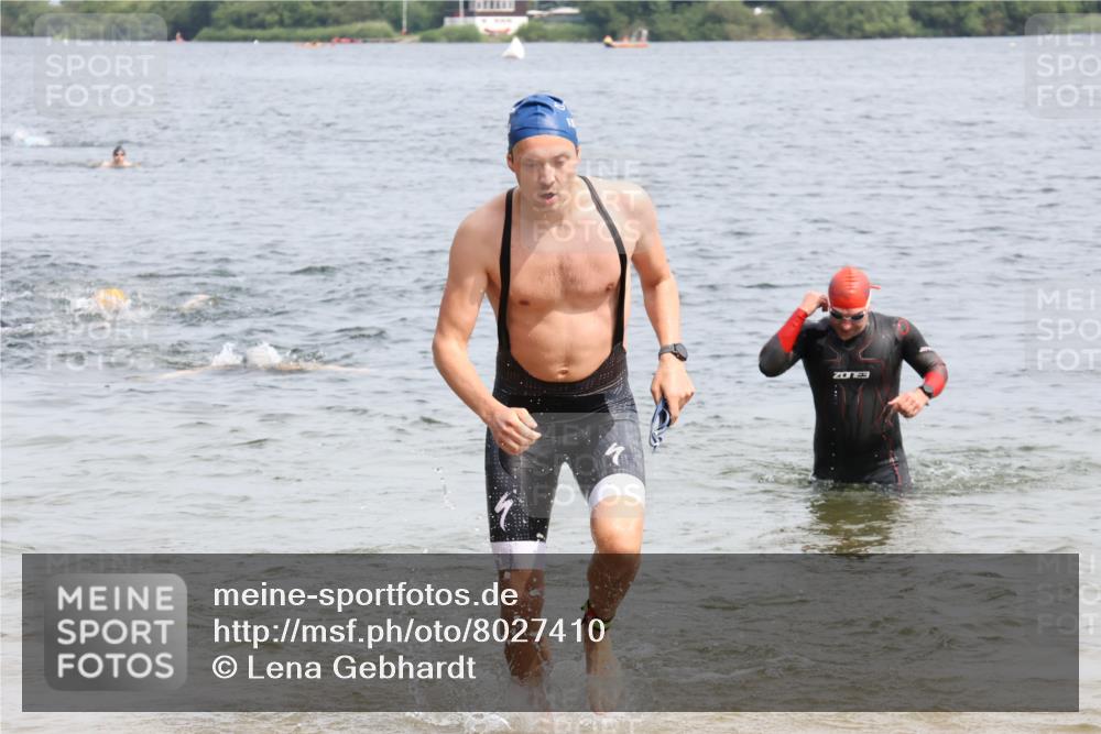 15.06.2025 - 27. Vierlanden-Triathlon Lena Gebhardt http://msf.ph/oto/8027410 15.06.2025 11:00:24 Schwimmen 646, 657, 662, 694, 714, 731 meine-sportfotos.de