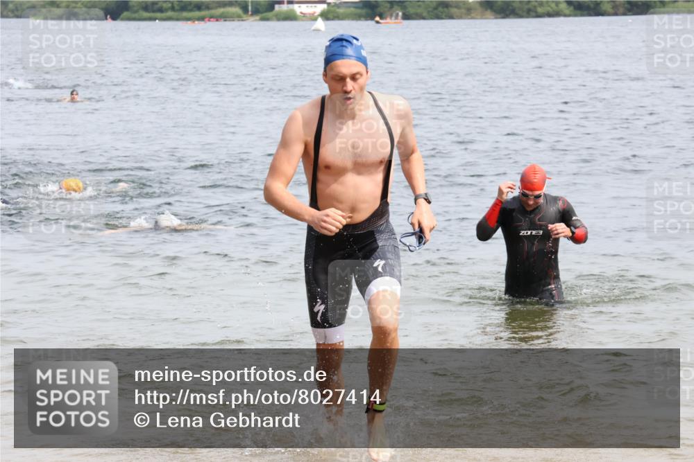 15.06.2025 - 27. Vierlanden-Triathlon Lena Gebhardt http://msf.ph/oto/8027414 15.06.2025 11:00:25 Schwimmen 646, 649, 657, 662, 694, 714, 731 meine-sportfotos.de