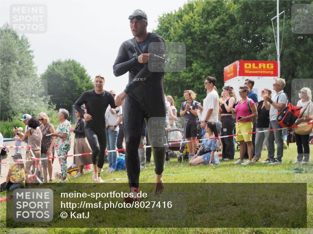 15.06.2025 - 27. Vierlanden-Triathlon KatJ http://msf.ph/oto/8027416 15.06.2025 11:00:54 Schwimmen 637, 678, 681, 699, 746 meine-sportfotos.de