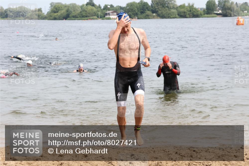 15.06.2025 - 27. Vierlanden-Triathlon Lena Gebhardt http://msf.ph/oto/8027421 15.06.2025 11:00:25 Schwimmen 646, 649, 657, 662, 694, 714, 731 meine-sportfotos.de