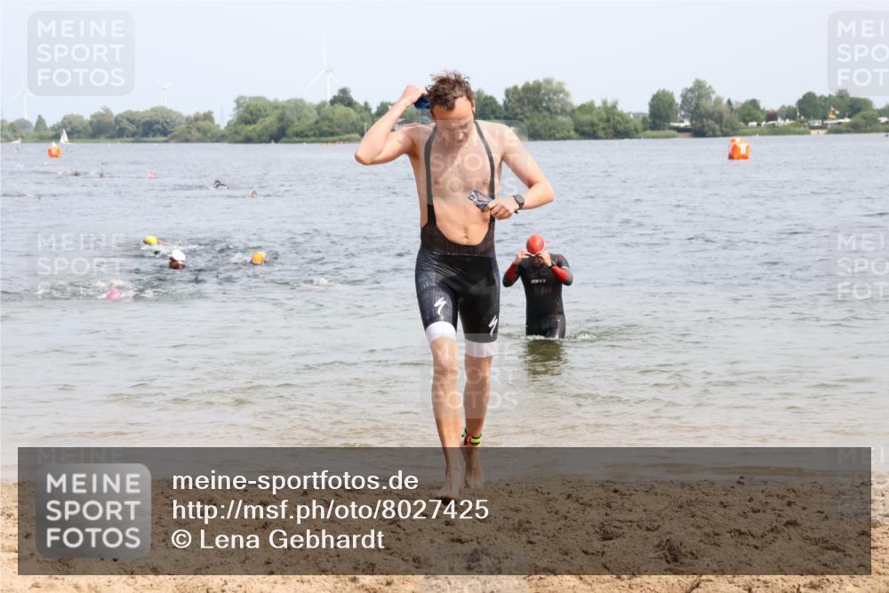 15.06.2025 - 27. Vierlanden-Triathlon Lena Gebhardt http://msf.ph/oto/8027425 15.06.2025 11:00:26 Schwimmen 646, 649, 657, 662, 694, 714, 731 meine-sportfotos.de