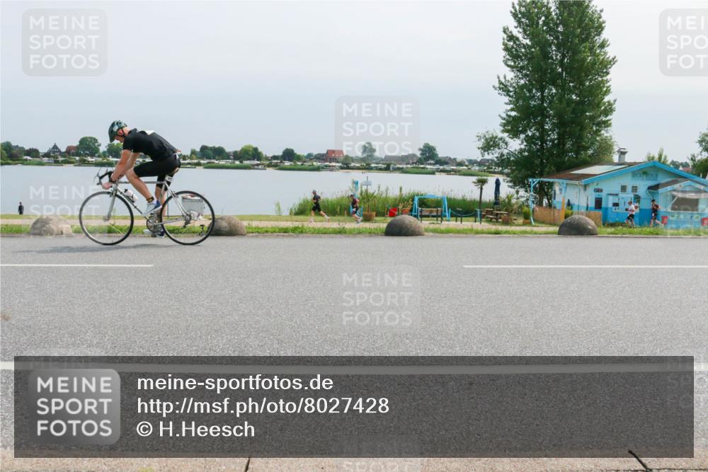 21.06.2025 - 27. Vierlanden-Triathlon H.Heesch http://msf.ph/oto/8027428 15.06.2025 11:21:45 Radfahren 671, 719 meine-sportfotos.de