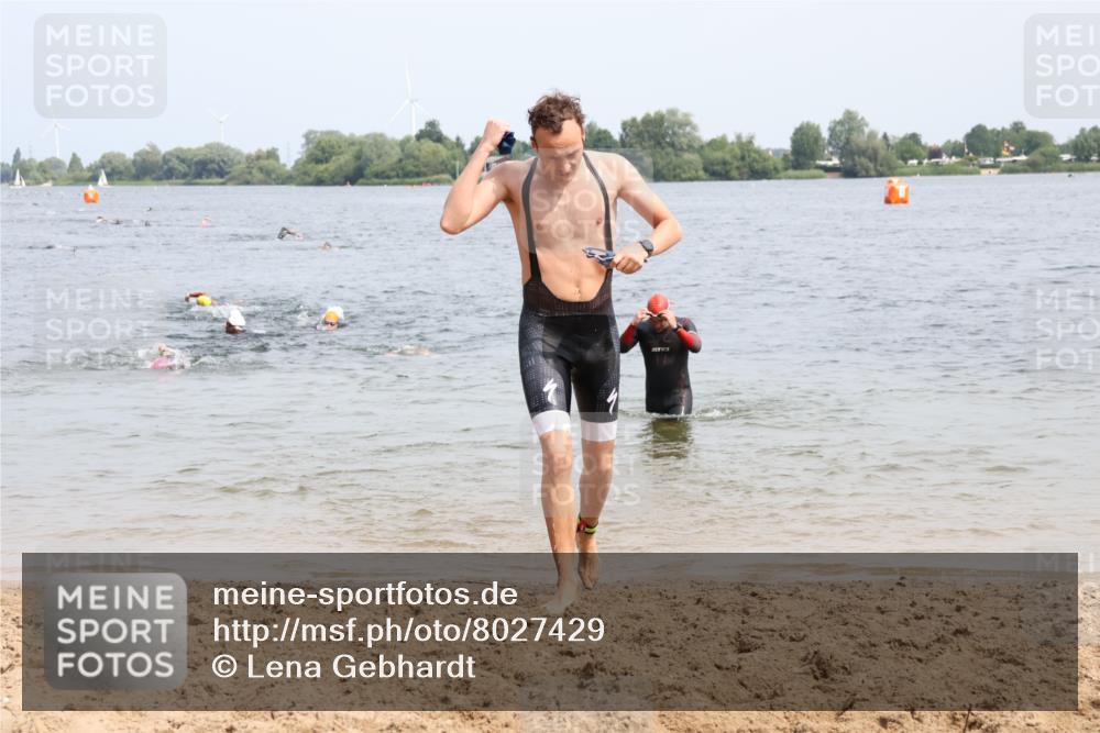 15.06.2025 - 27. Vierlanden-Triathlon Lena Gebhardt http://msf.ph/oto/8027429 15.06.2025 11:00:26 Schwimmen 646, 649, 657, 662, 694, 714, 731 meine-sportfotos.de