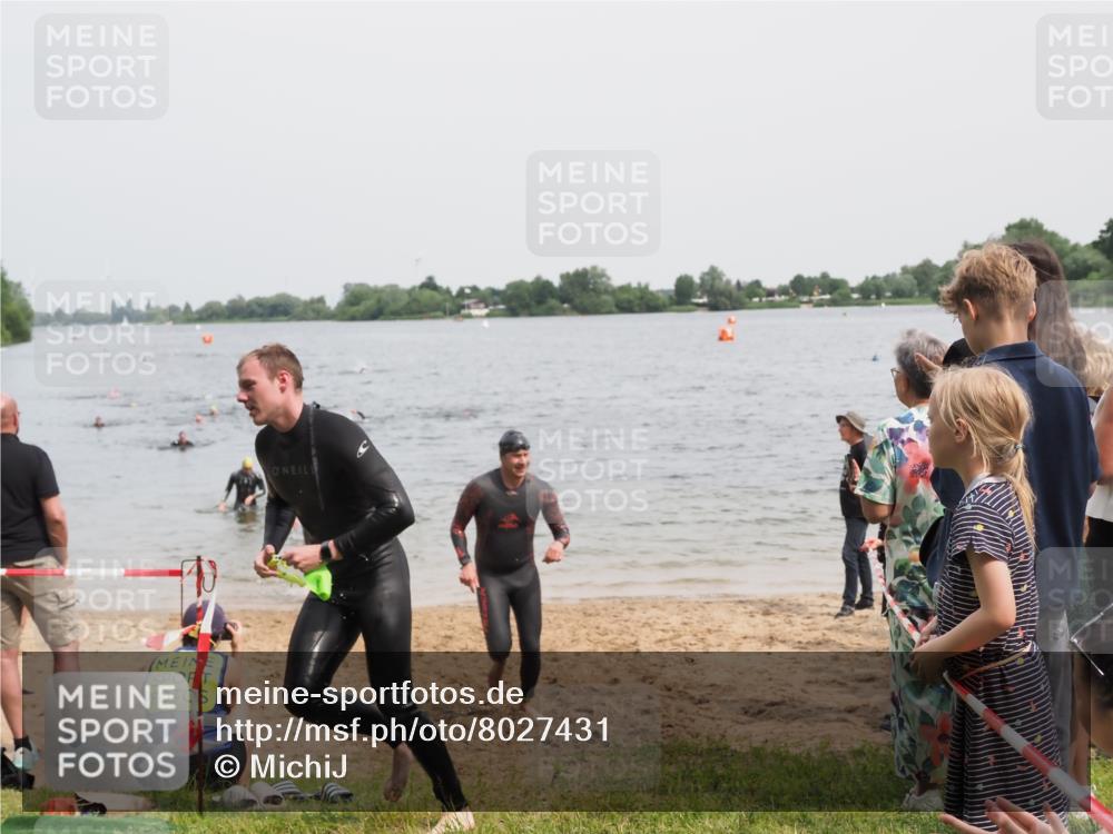 21.06.2025 - 27. Vierlanden-Triathlon MichiJ http://msf.ph/oto/8027431 15.06.2026 10:57:56 Schwimmen 647, 686, 705, 738, 774 meine-sportfotos.de